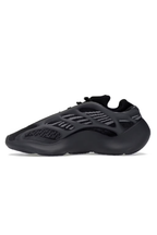 700 V3 Trainers
