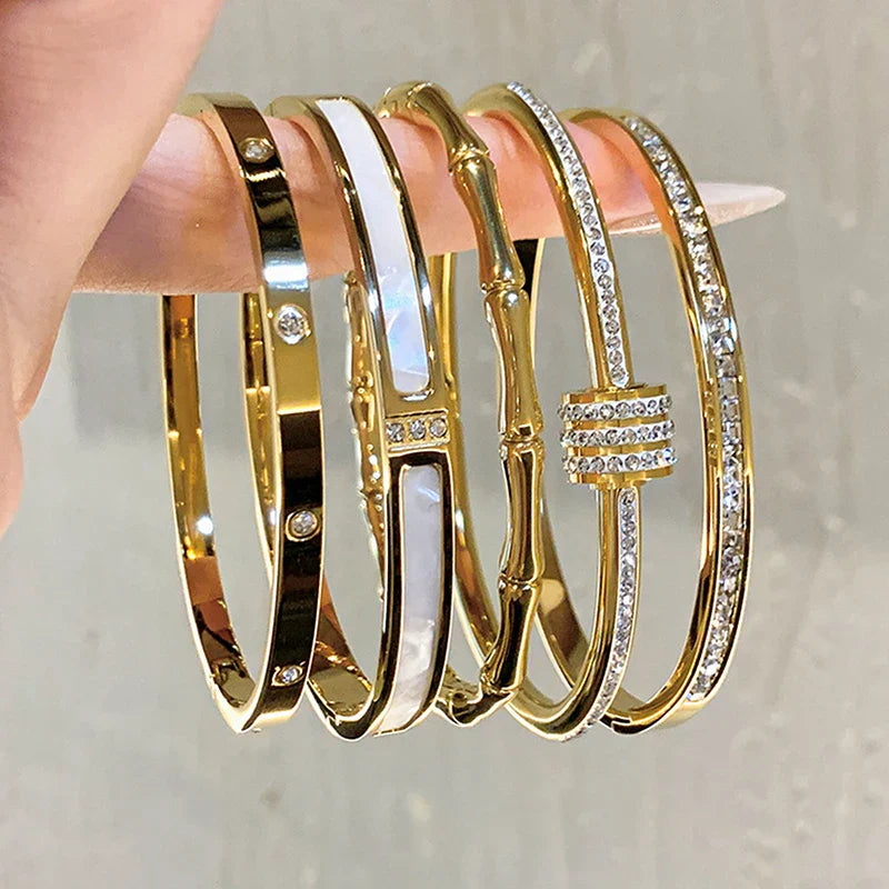 Classic Bracelet with Mother-of-Pearl and Zirconia Detail